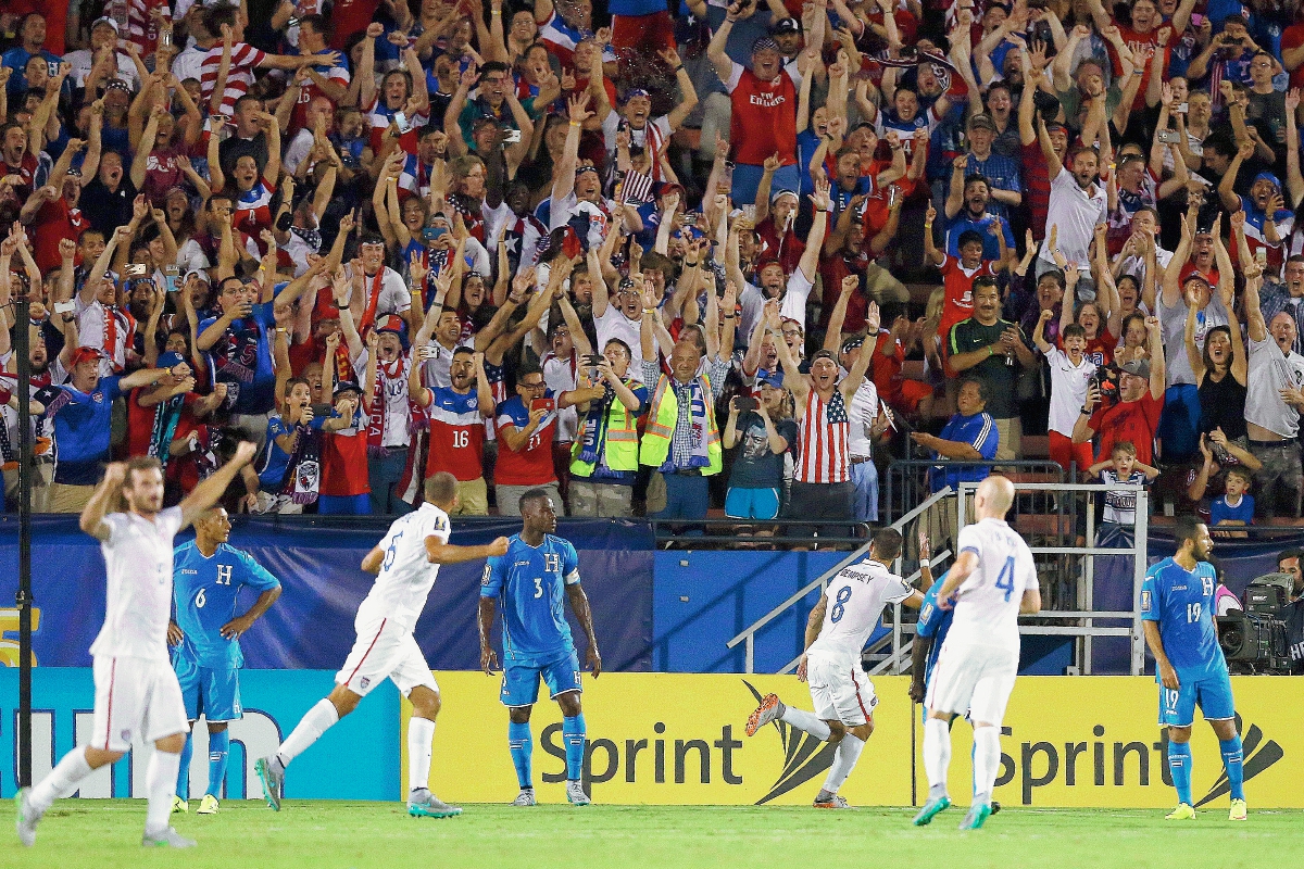 Dempsey pegó dos veces y sentenció el triunfo de Estados Unidos. (Foto Prensa Libre: AFP)