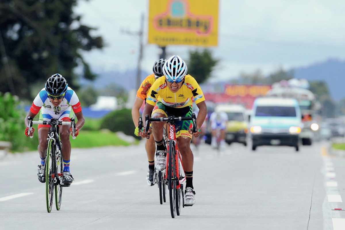 Melvin Borón da su máximo esfuerzo en la última etapa de la Vuelta al Porvenir. (Foto Prensa Libre: Óscar Felipe)
