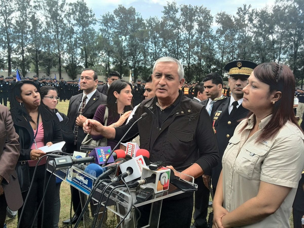 El presidente Otto Pérez Molina asiste a la celebración del aniversario de la Policía Nacional Civil. (Foto Prensa Libre: Esbin García)