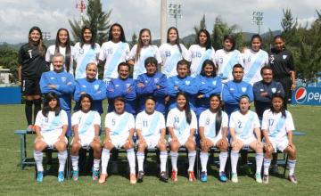 La Selección Nacional Femenina Sub 20, posa en la foto oficial. (Foto Prensa Libre: Cortesía Fedefutbol)