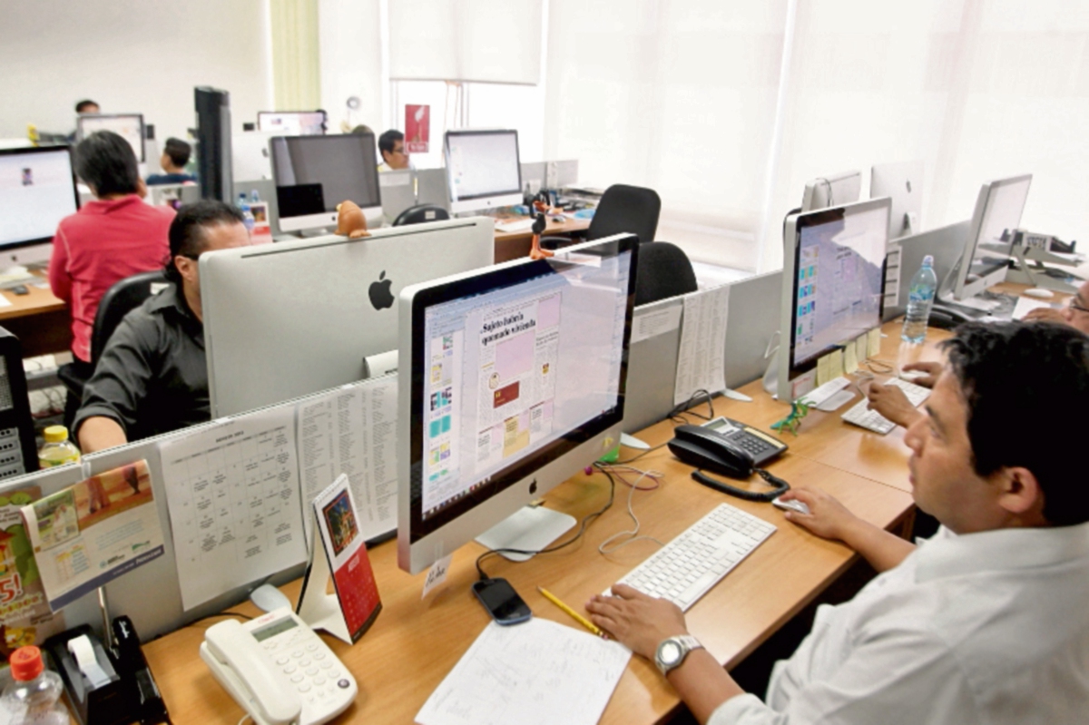 El uso de iluminación natural es un factor que ayuda a gastar menos energía en las empresas. (Foto Prensa Libre: Álvaro Interiano)