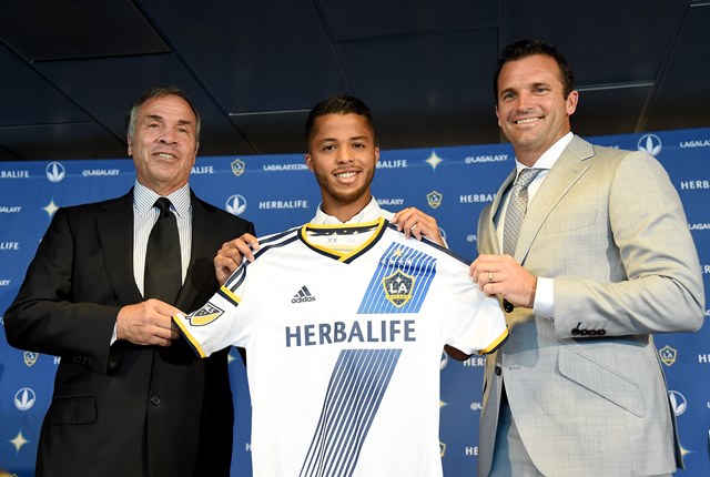 Gio dos Santos fue presentado por el técnico (Foto Prensa Libre: AFP)
