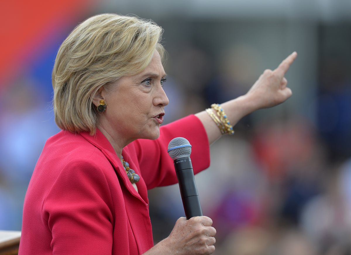 <em>Hillary Clinton está en la mira por los correos electrónicos enviados desde su cuenta personal. (Foto Prensa Libre: AP).</em>