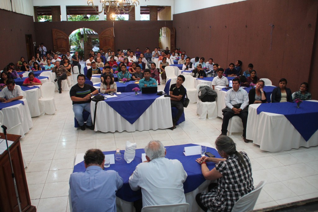 Vista del foro en el que sectores pidieron reformas a la Ley Electoral, en Huehuetenango. (Foto Prensa Libre: Mike Castillo)