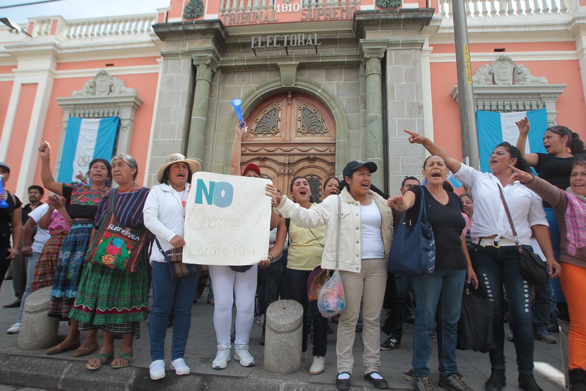 Personas provenientes de San Juan Sacatepequez protestaron frente al Tribunal Supremo Electoral TSE; manifiestan que hubo anomalías en las anteriores elecciones a alcaldía. municipal.