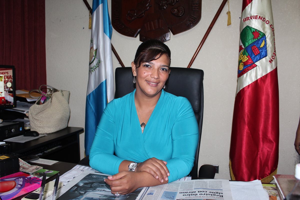La alcaldesa Sonia Lili Rivera Ramírez, quien buscaba su reelección por el PP, en San Benito, Petén, no fue inscrita. (Foto Prensa Libre: Rigoberto Escobar)