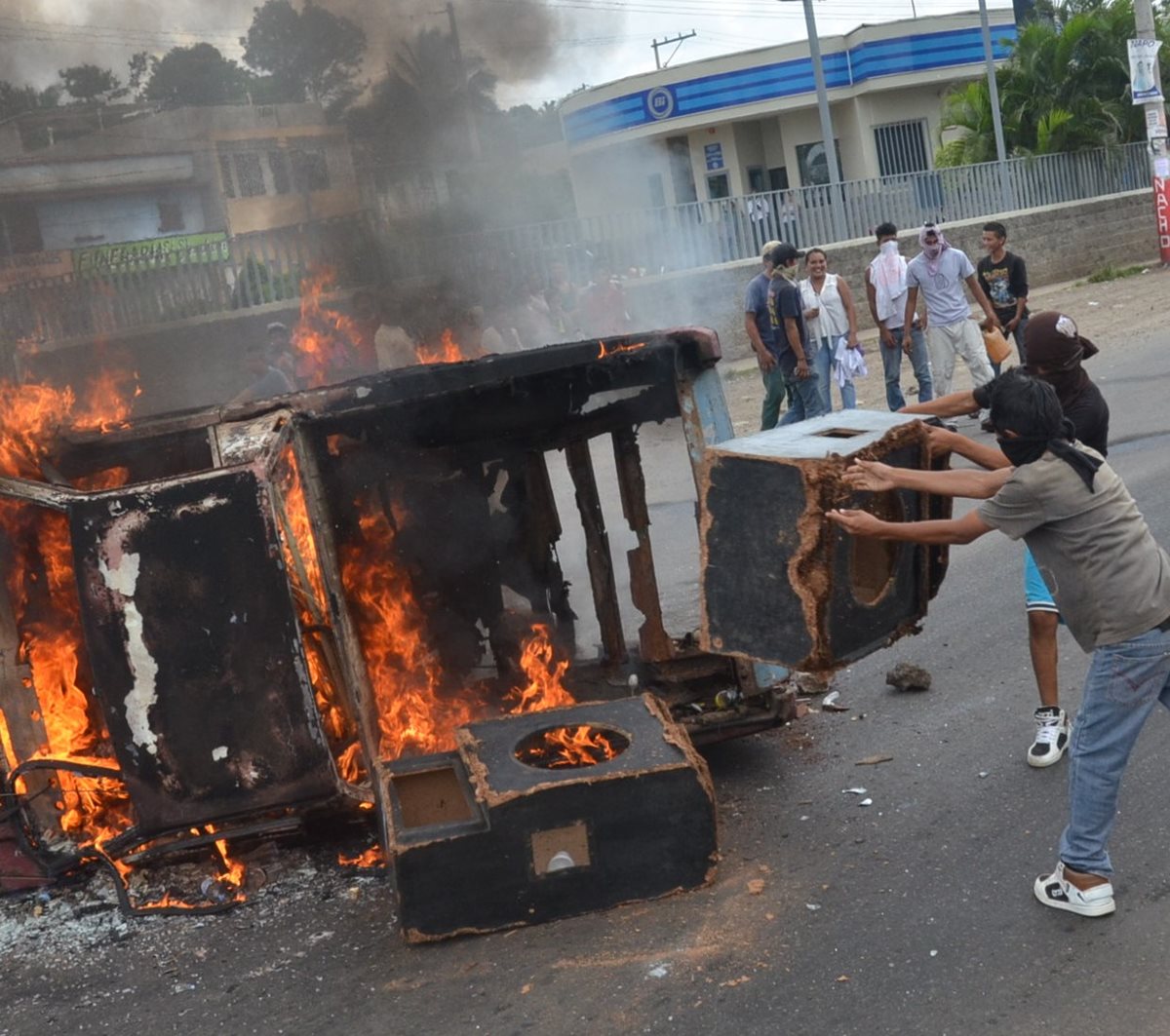 Las juntas municipales renunciaron a sus cargos debido a las amenazas recibidas por la repetición de las elecciones y así evitar disturbios y quema de urnas. (Foto: Prensa Libre: Hemeroteca PL)