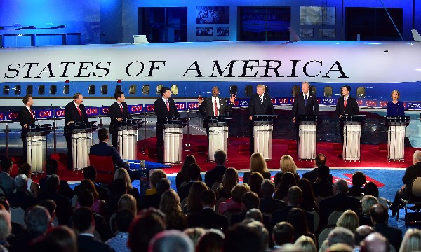 <em>Los candidatos presidenciales republicanos participan en el debate.(Foto Prensa Libre;AP).</em>