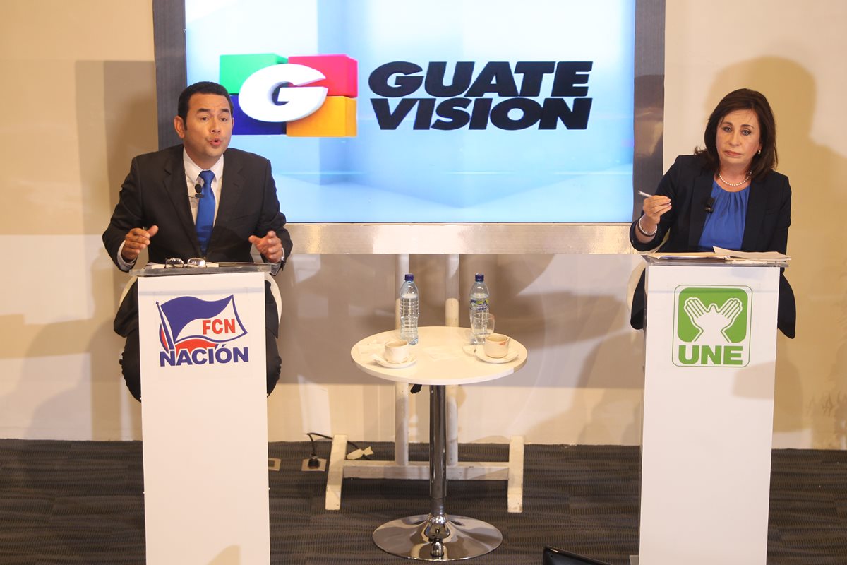 Los presidenciables se aludieron entre sí durante el foro. (Foto Prensa Libre: Esbin García)