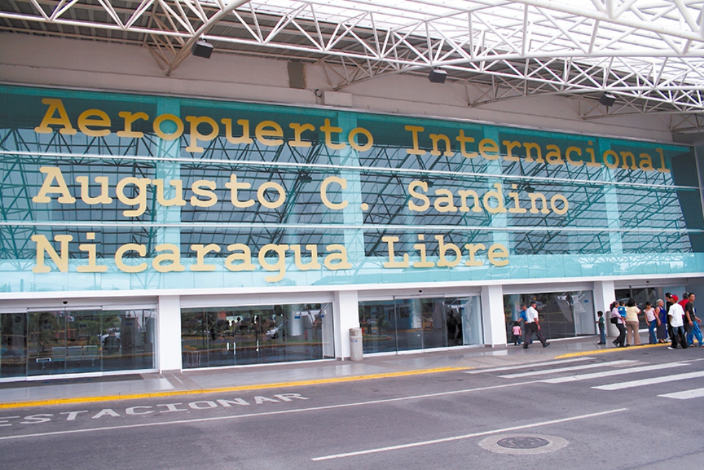 Las autoridades buscan agilizar el paso en el principal aeropuerto. (Foto Prensa Libre: Diana Nivia)