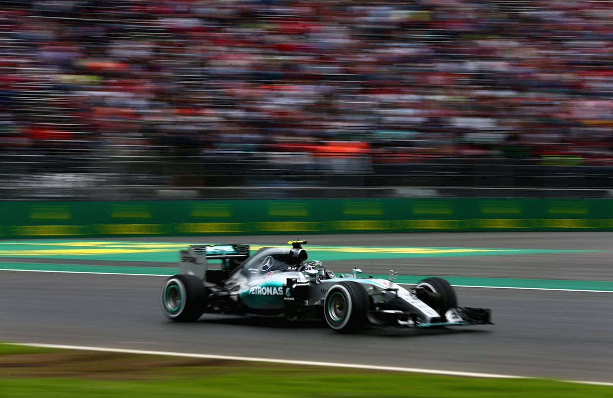 Rosberg fue el más rápido y Verstappen chocó contra el muro sin consecuencias