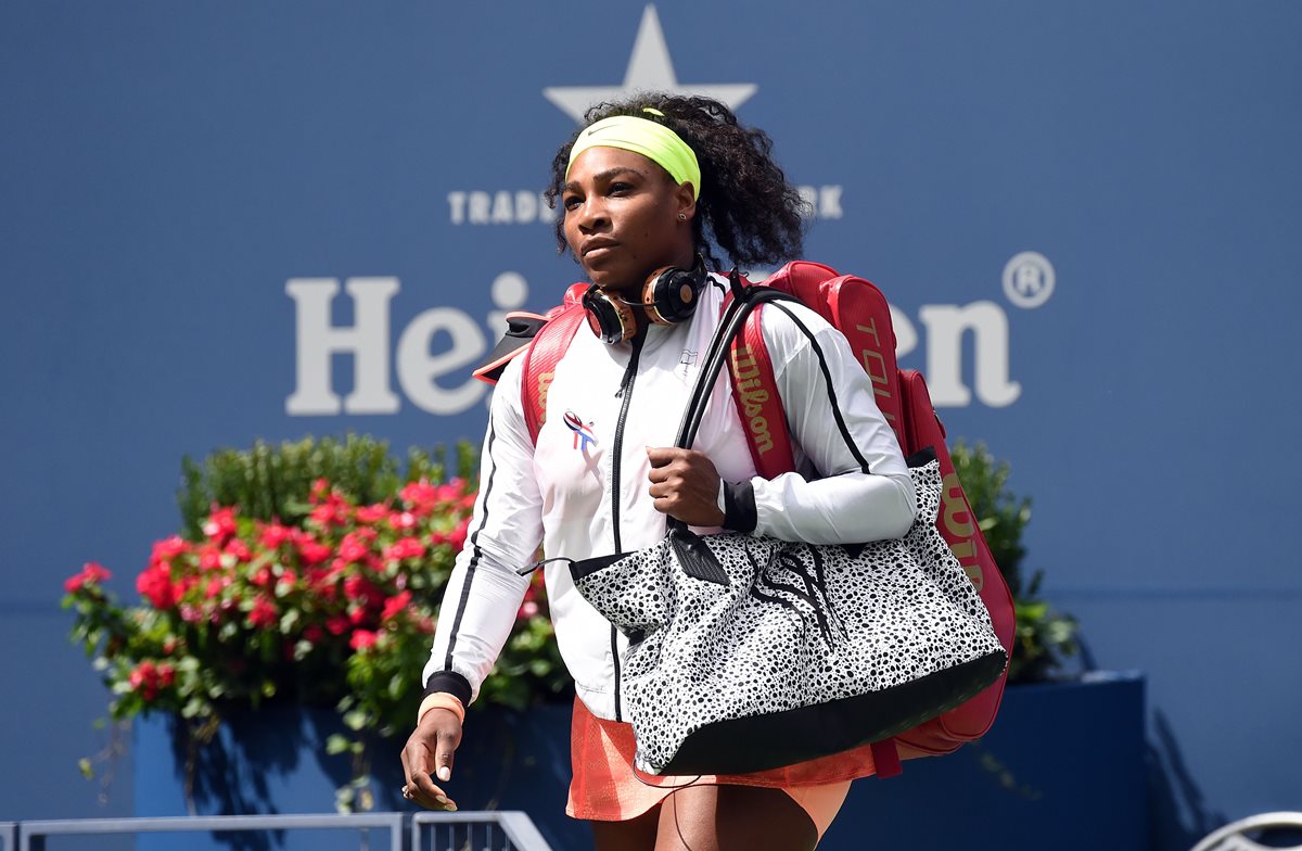 Serena Williams seguirá entrenando para iniciar de mejor manera las competiciones en 2016. (Foto Prensa Libre: AFP)