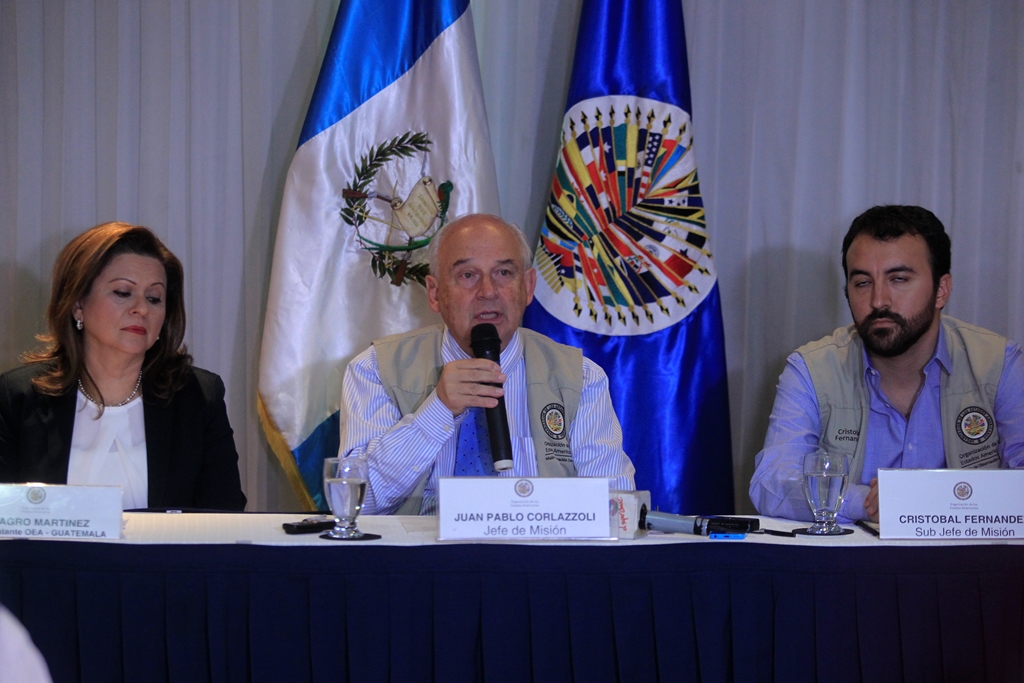 Como pacíficas y exitosas calificó la jornada electoral la misión de observación de la OEA. (Foto Prensa Libre:Edwin Bercian)