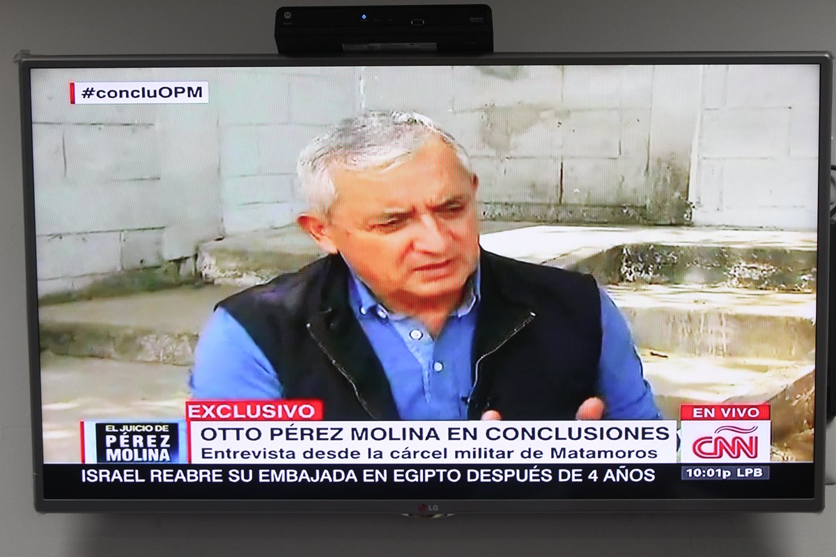 Desde su celda el expresidente Pérez Molina habló con dos medios de prensa internacional, acusó a EE.UU. de provocar su caída. (Foto Prensa Libre: Hemeroteca PL)