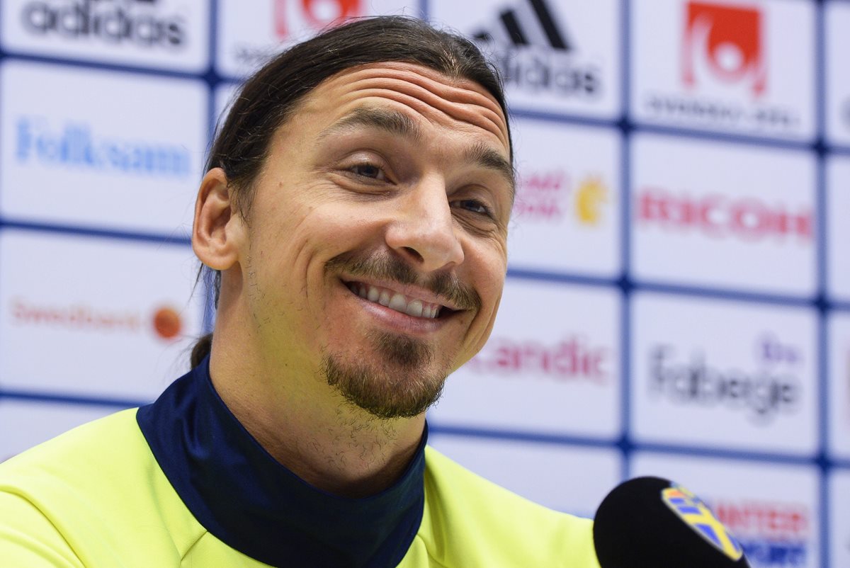 Zlatan Ibrahimovic, durante una conferencia de prensa en Estocolmo, Suecia. (Foto Prensa Libre: EFE)