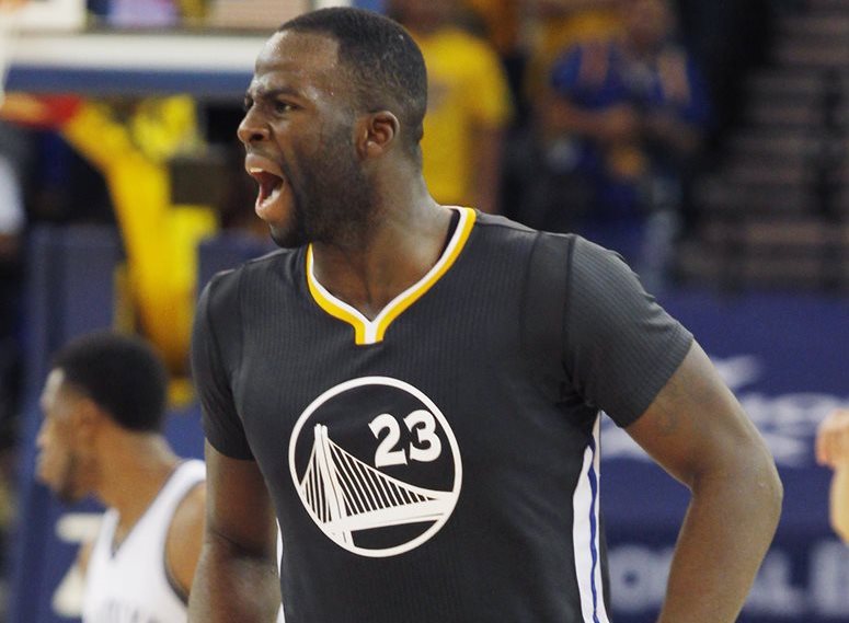 Draymond Green festeja uno de los puntos de los Warriors en el segundo tiempo del juego frente a los Nets. (Foto Prensa Libre: AP)