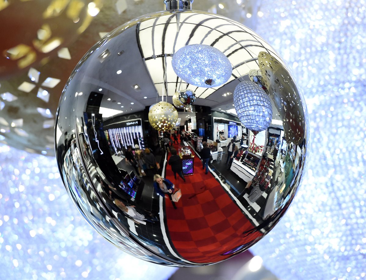 El mundo se prepara para vivir la Navidad del 2015. (Foto Prensa Libre: AFP).
