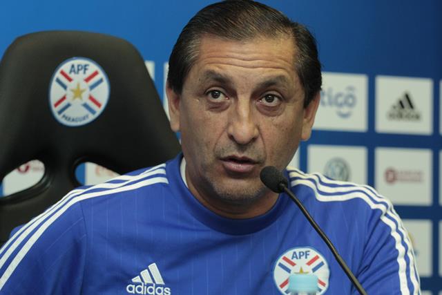 El técnico argentino Ramón Díaz, confía en una victoria de Paraguay. (Foto Prensa Libre: EFE)