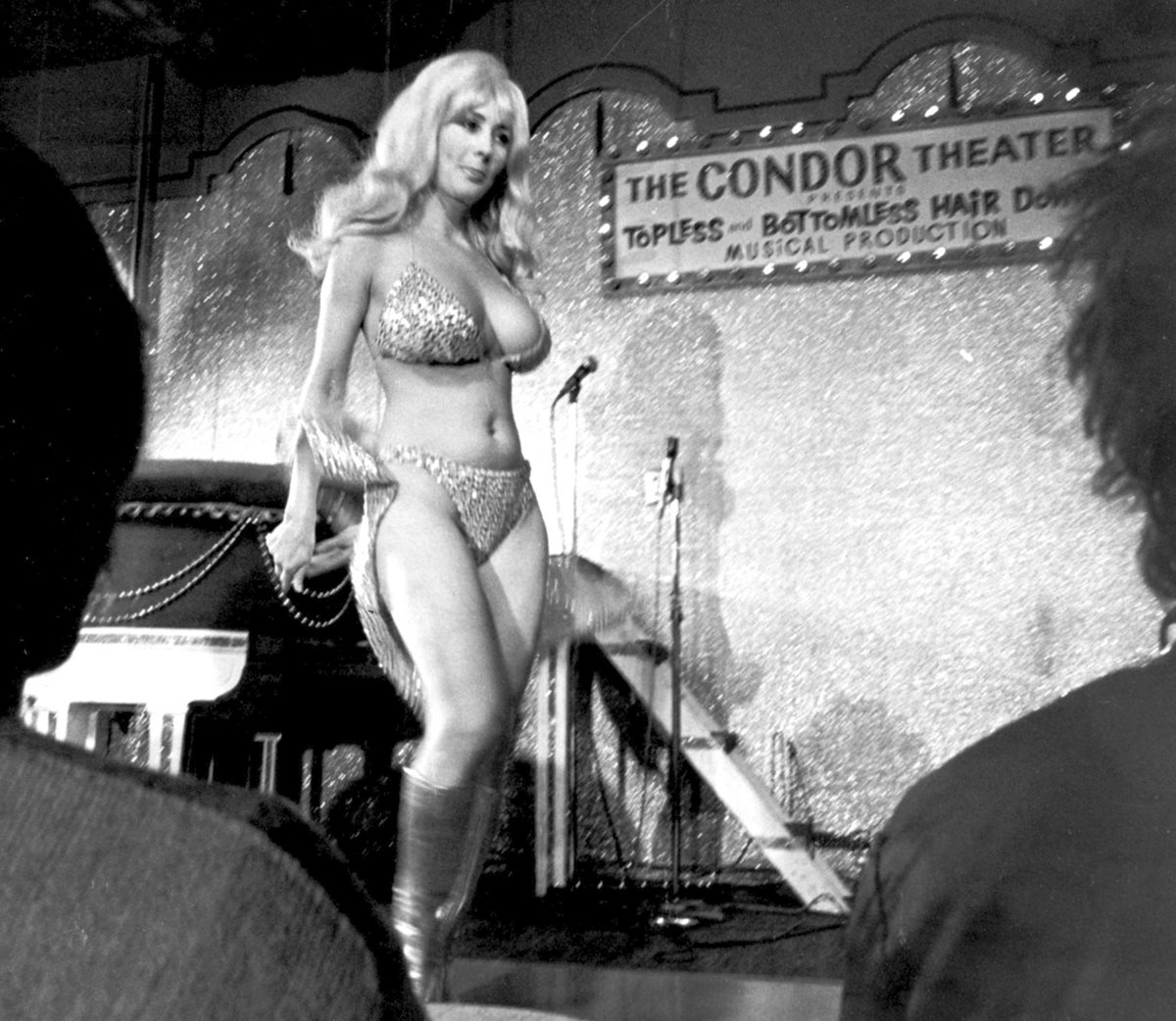 Carol Doda era conocida como "la chica del piano", por sus espectáculos sensuales sobre este instrumento. (Foto AP).