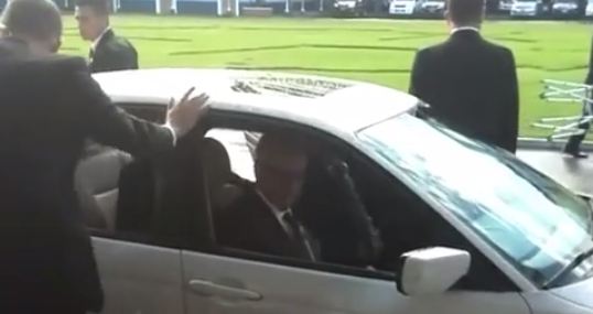 Presidente Maldonado usa su vehículo particular