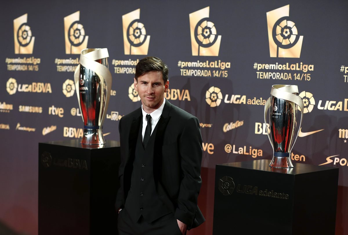El argentino Lionel Messi se hizo con el premio más importante. (Foto Prensa Libre: EFE).