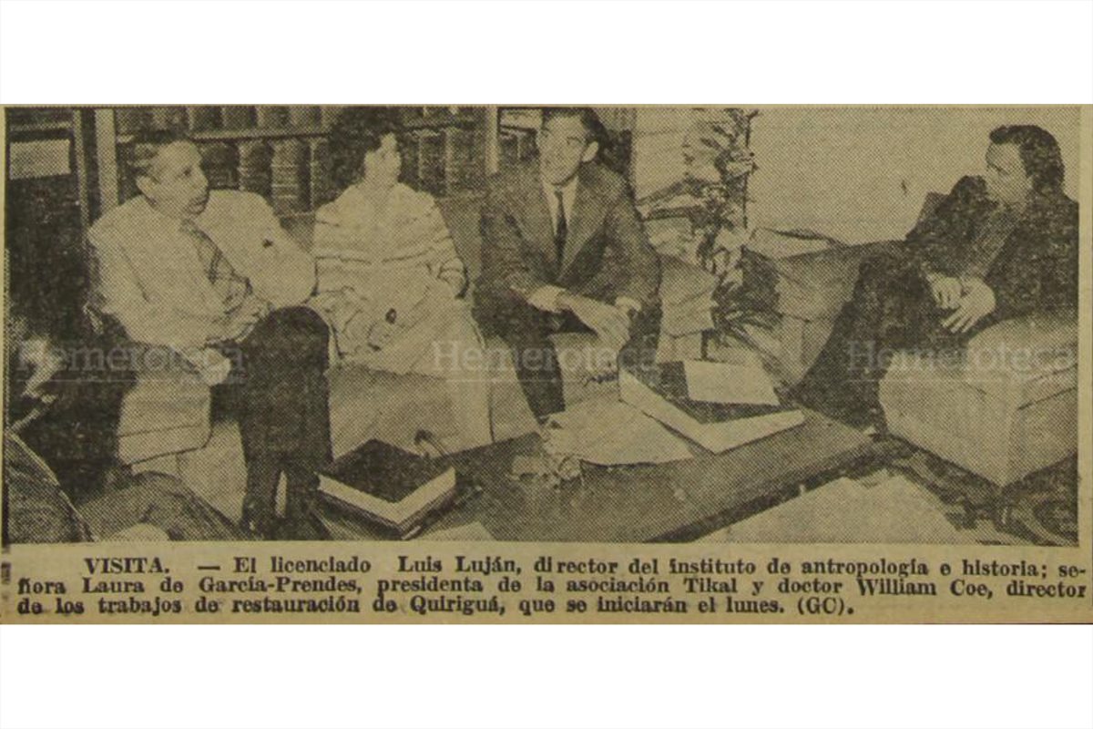 Arqueólogos informan sobre restauración de Quiriguá, en enero de 1975. (Foto: Hemeroteca PL)