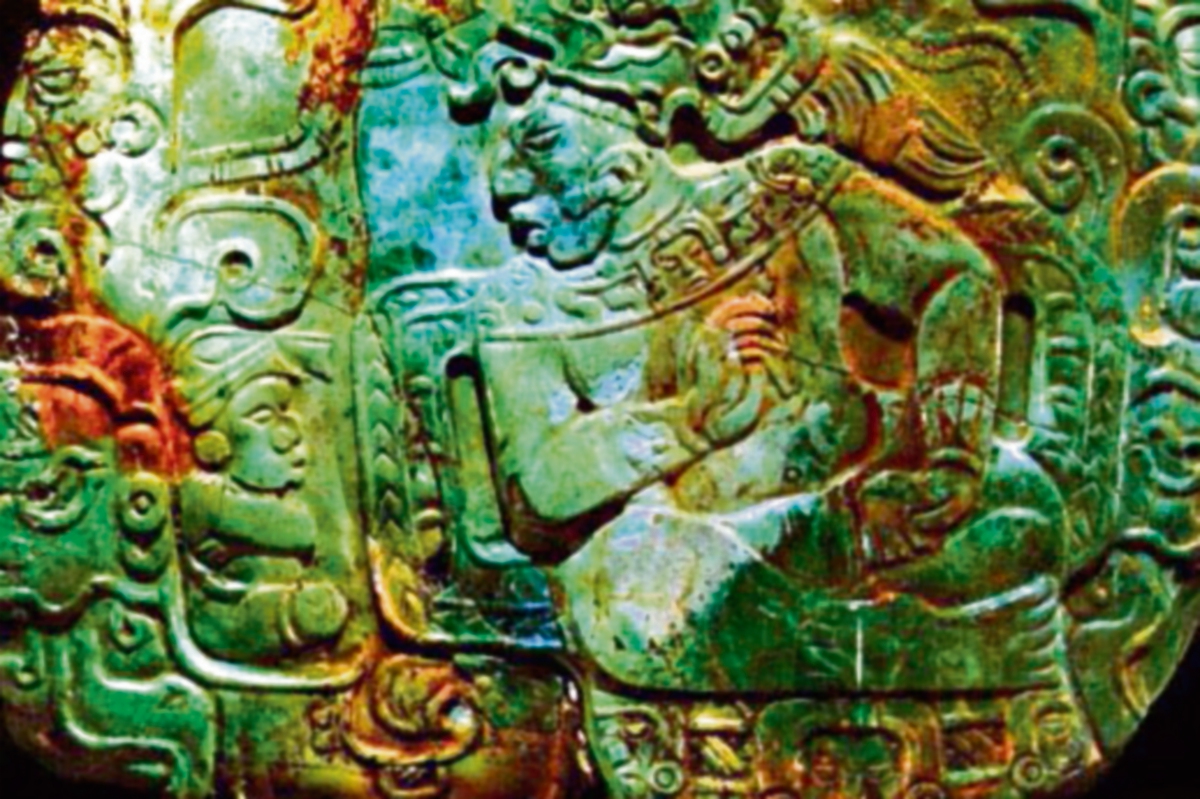 Placa de jade hallada en Nebaj, Quiché. Pertenece al Clásico maya.