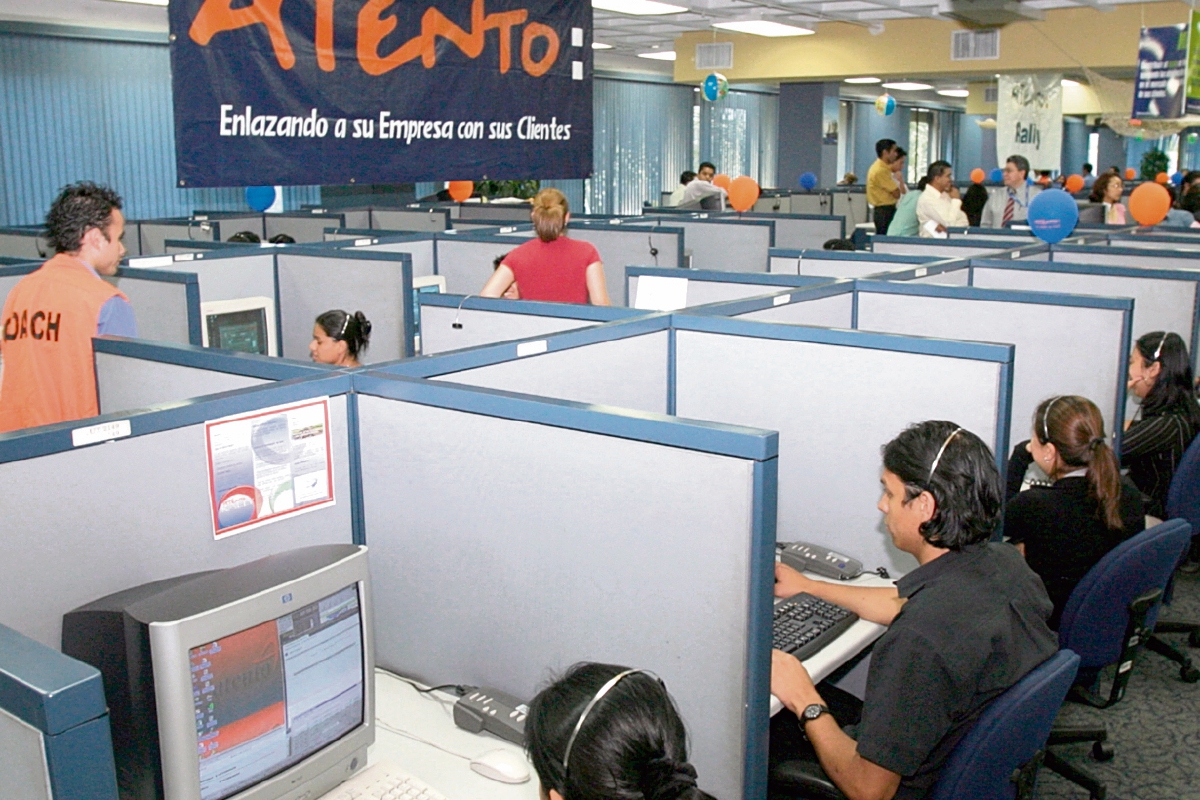 Desde el año 2000, cuando Telefónica inauguró uno de los primeros centros de llamadas en el país, el sector ha crecido ampliamente. (Foto Prensa Libre: Hemeroteca PL)