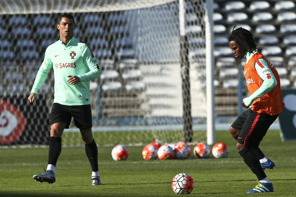 Cristiano Ronaldo en un entreno de la Selección de Portugal. (Foto Prensa Libre: AFP)