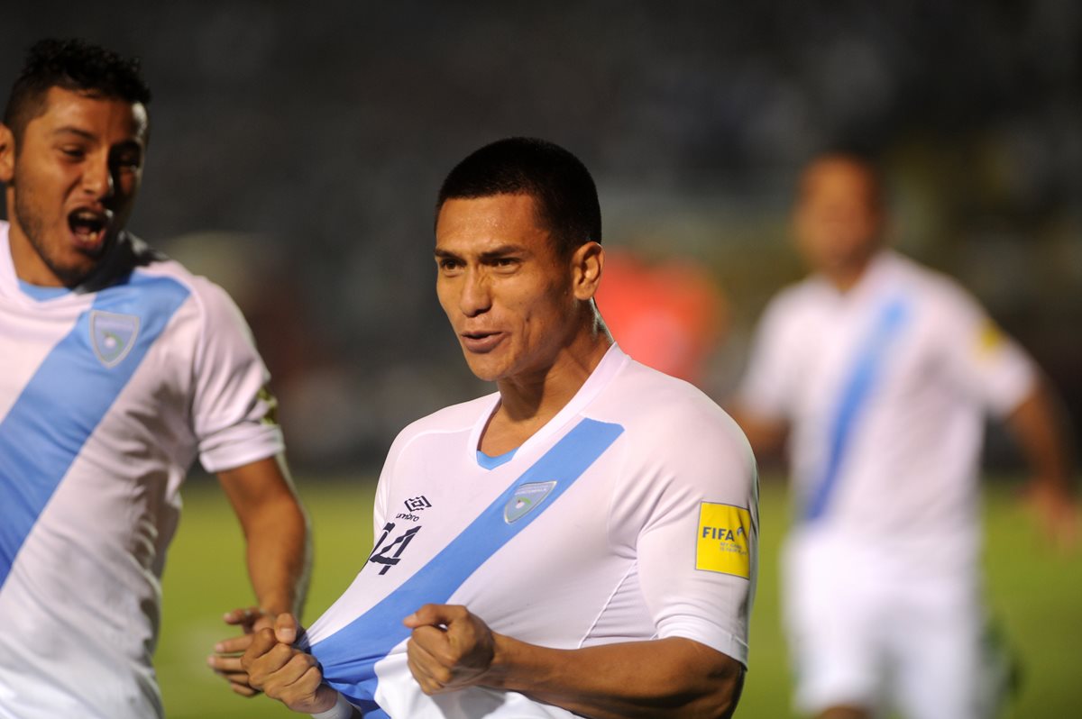 Rafa Morales celebra el primer gol de Guatemala contra Estados Unidos. (Foto Prensa Libre: Eduardo González).
