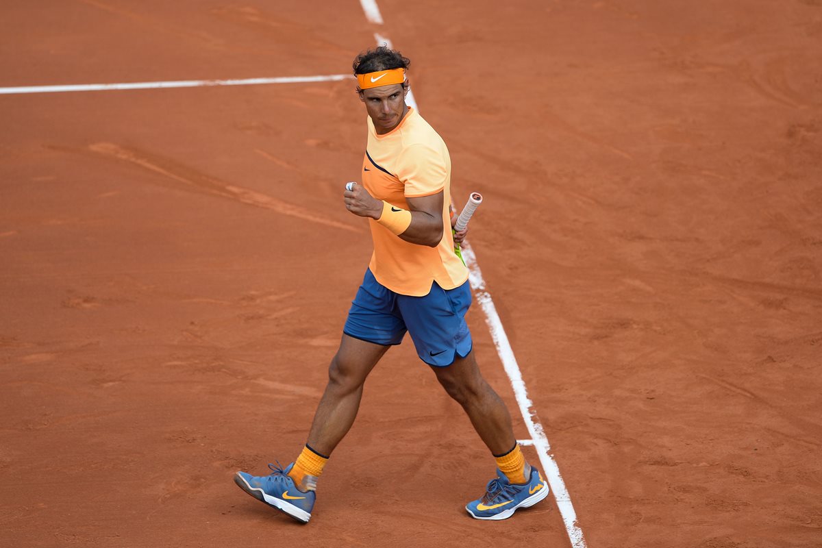 Rafael Nadal celebra después de vencer a Albert Montañes durante el abierto de Barcelona. (Foto Prensa Libre: AFP)