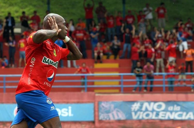 El ex jugador de Municipal, Johnny Woodly, está preseleccionado con Costa Rica para disputar la Copa América Centenario. (Foto Prensa Libre: Hemeroteca PL)