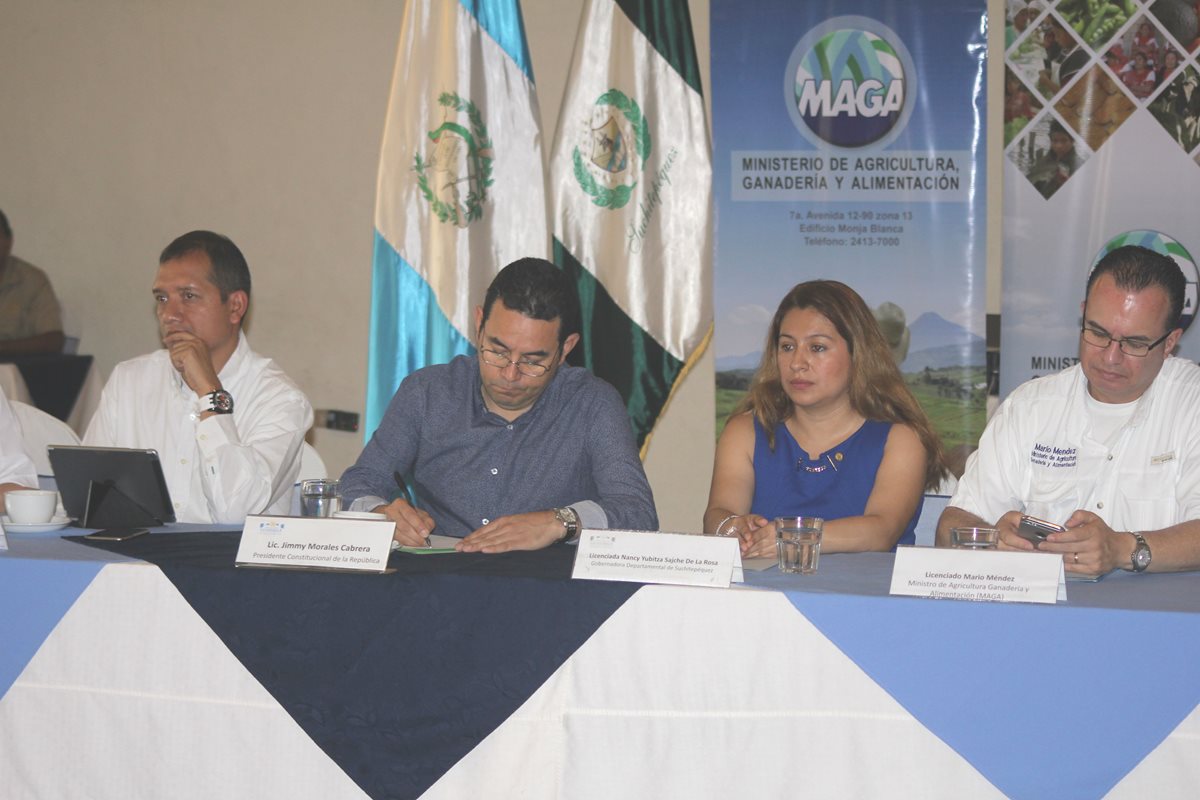 Jimmy Morales participa en una reunión con gobernadores en Mazatenango. (Foto Prensa Libre: Melvin Popá)