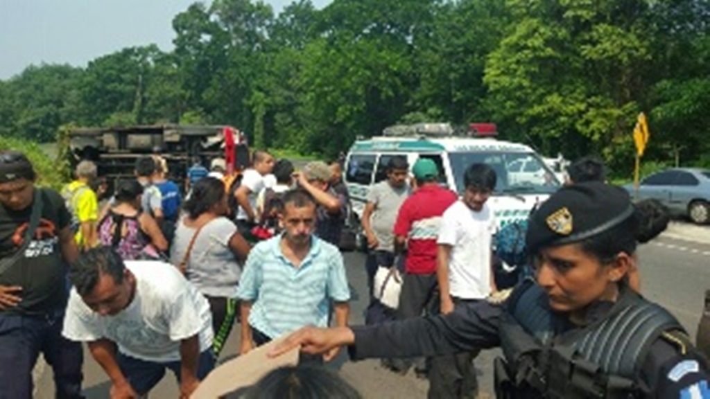 Los heridos fueron trasladados al Hospital Regional de Coatepeque, Quetzaltenango. (Foto Prensa Libre: Alexánder Coyoy)