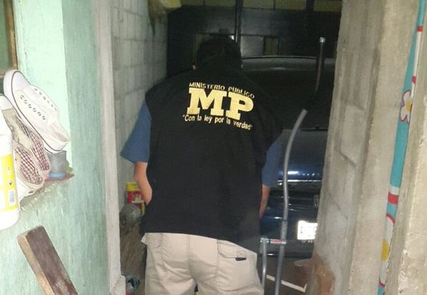 La Fiscalía contra el Crimen Organizado coordina allanamientos en Ciudad Quetzal. (Foto Prensa Libre: Cortesía MP)