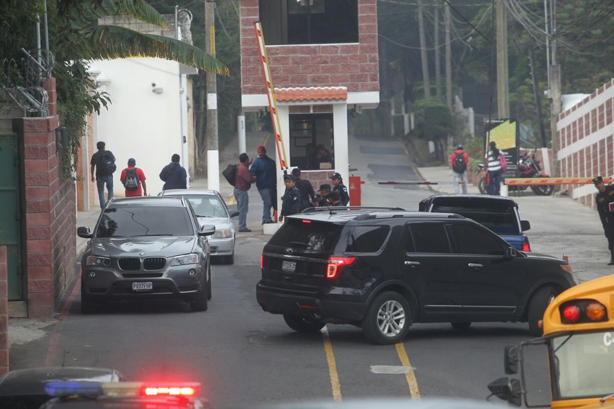 Allanamiento por caso de adopciones ilegales. (Foto Prensa Libre: Érick Ávila)