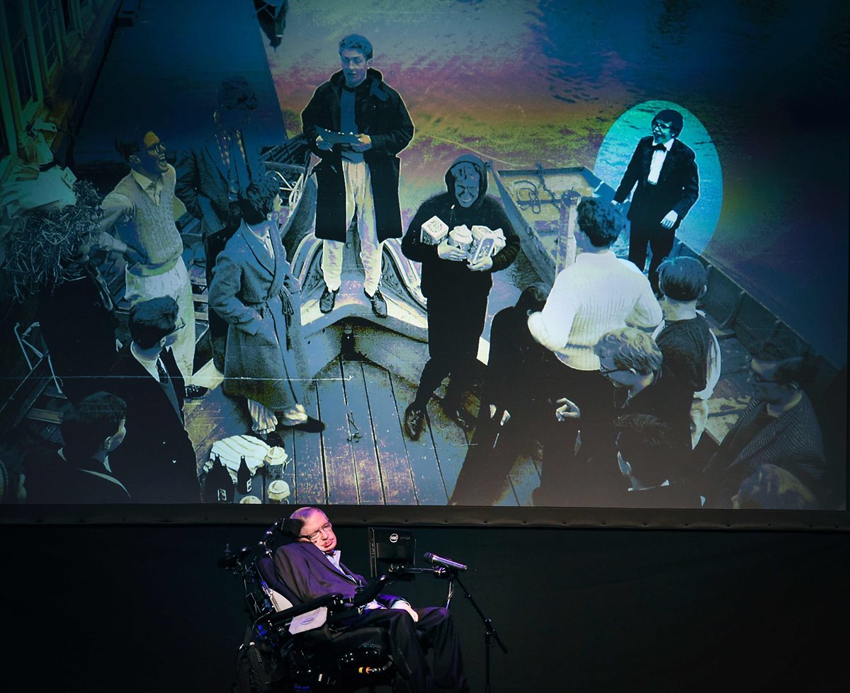 Stephen Hawking, durante su presentación en el Festival Starmus, en Tenerife, Islas Canarias (España). (Foto Prensa Libre: AFP).