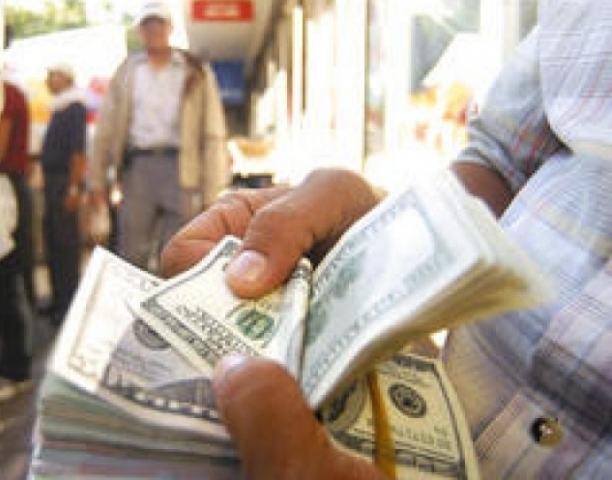 Los guatemaltecos radicados en EE. UU. siguen enviando remesas a sus familiares. (Foto Prensa Libre: Hemeroteca PL)