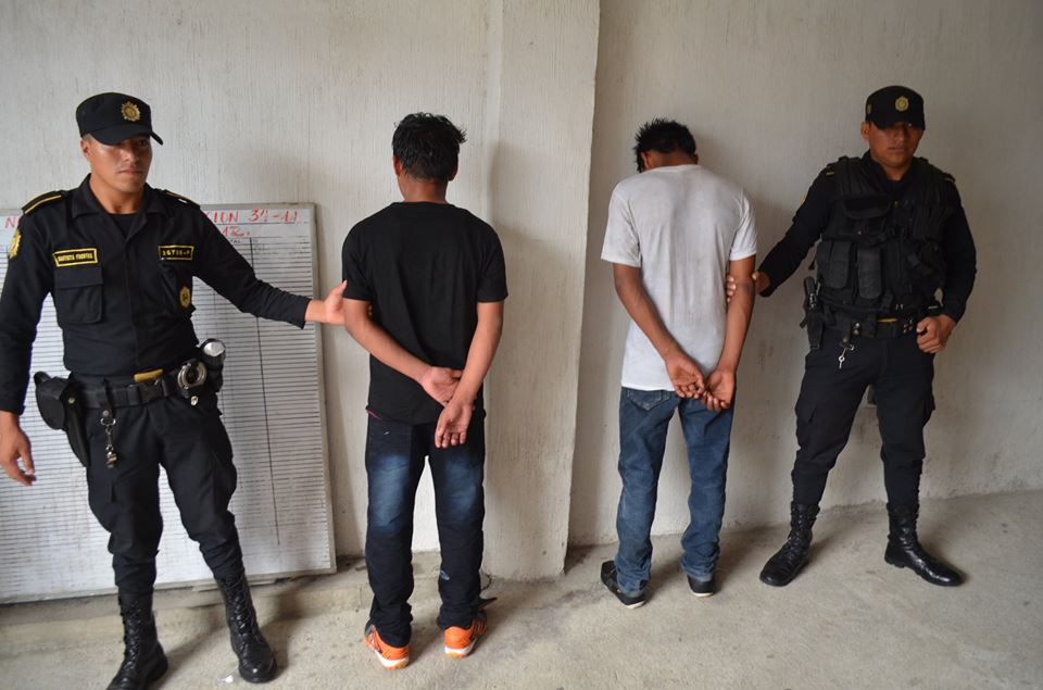 La PNC de Retalhuleu ha capturado a 27 menores en lo que va del año. En el 2015 fueron aprehendidos 28. (Foto Prensa Libre: Jorge Tizol)