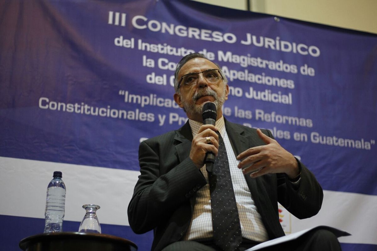 El comisionado Iván Velásquez expone ideas acerca de las reformas al sector justicia. (Foto Prensa Libre: Paulo Raquec)
