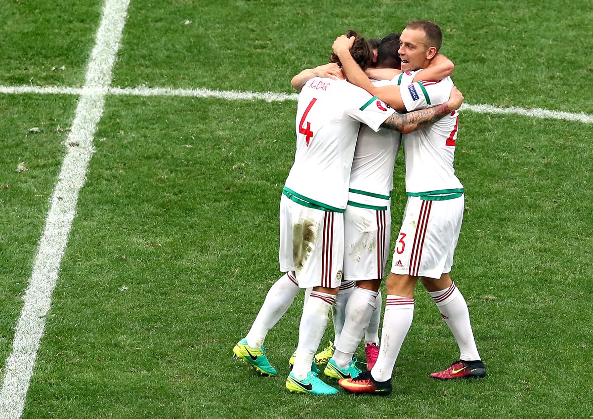 Hungría está a un paso de clasificarse a los octavos de final de la Eurocopa 2016. (Foto Prensa Libre: AP)