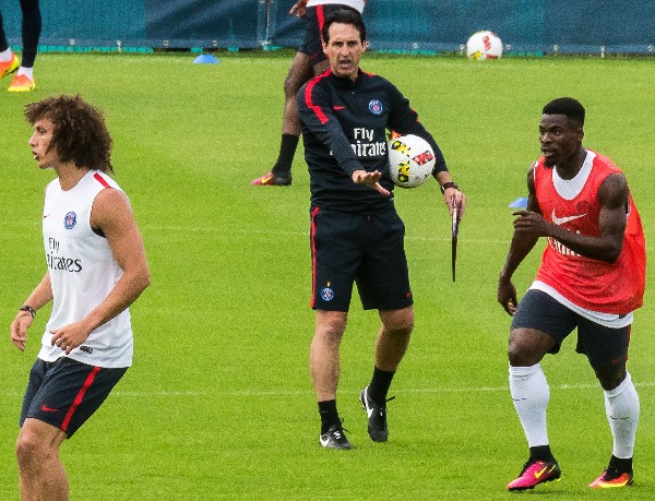 El técnico español Unai Emery dirigió su primer entrenamiento con el París SG. (Foto Prensa Libre: EFE)
