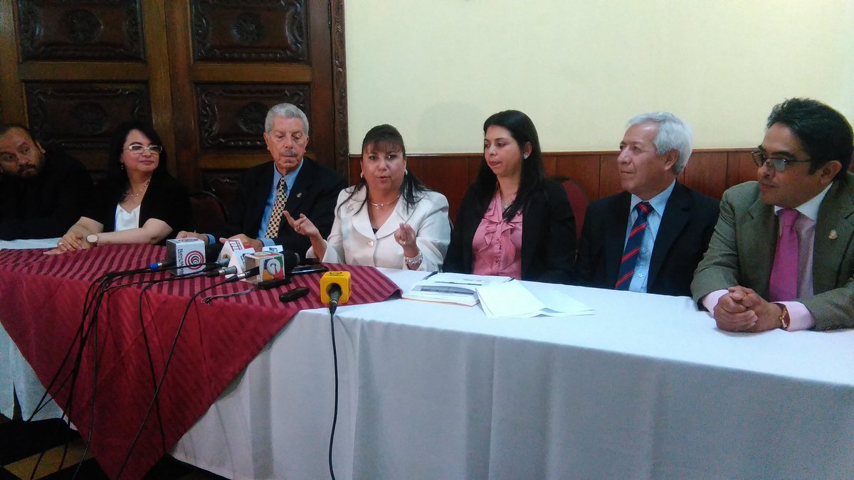 Autoridades del IDPP y del Colegio de Abogados informan sobre la situación actual de la defensa pública. (Foto Prensa Libre: Geldi Muñoz).