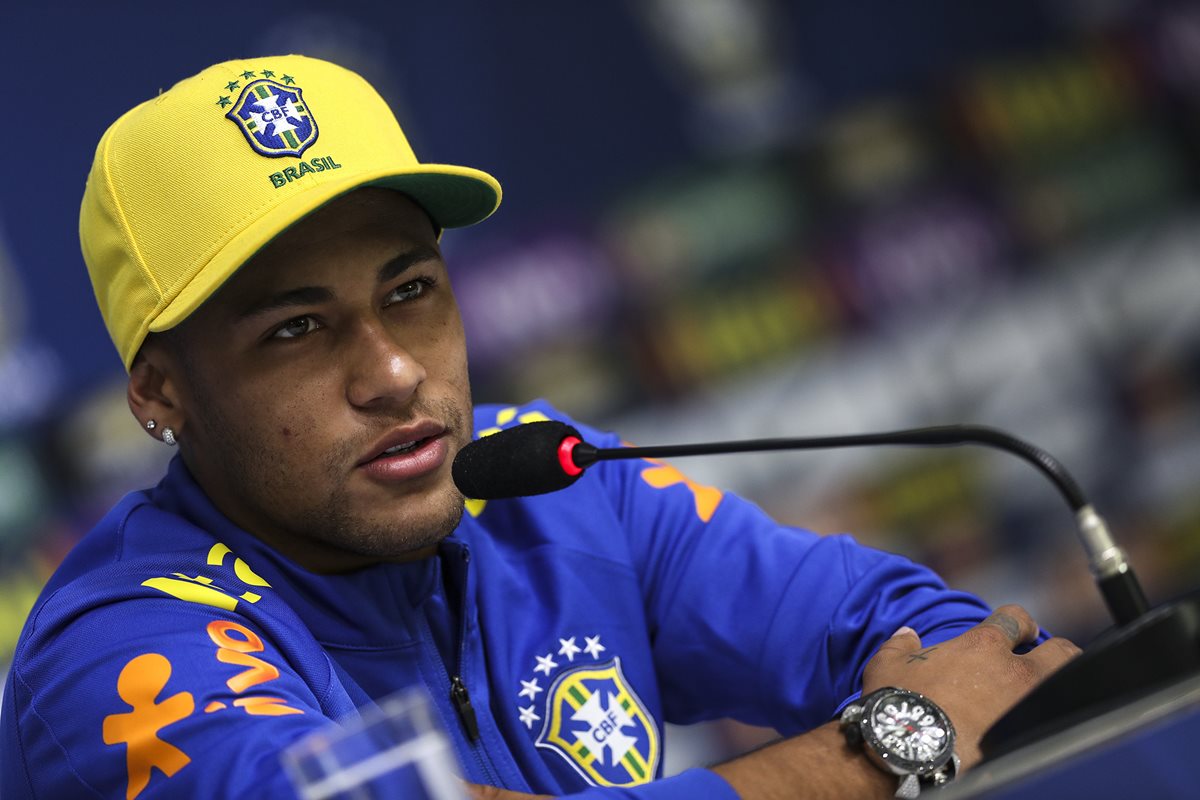 El brasileño Neymar durante la conferencia de prensa de este martes en Río. (Foto Prensa Libre:EFE)