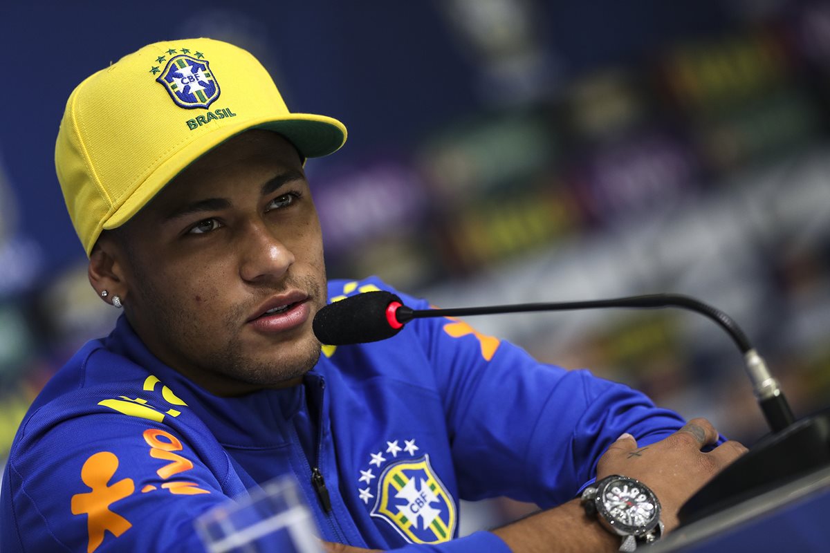 El brasileño Neymar durante la conferencia de prensa de este martes en Río. (Foto Prensa Libre:EFE)