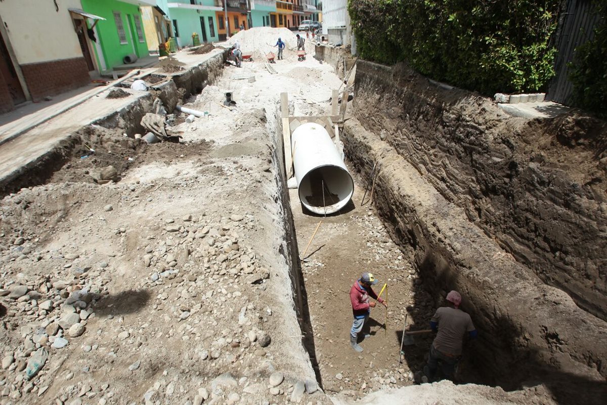 El agujero está ubicado en la 5a. calle C 1-29, de la colonia Pablo IV, zona 7 de Mixco. (Foto Prensa Libre: Hemeroteca PL).