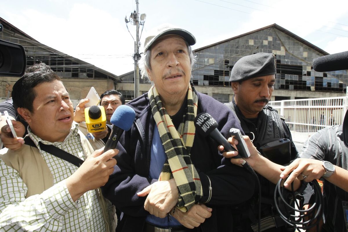 Exgobernador llega a Tribunales