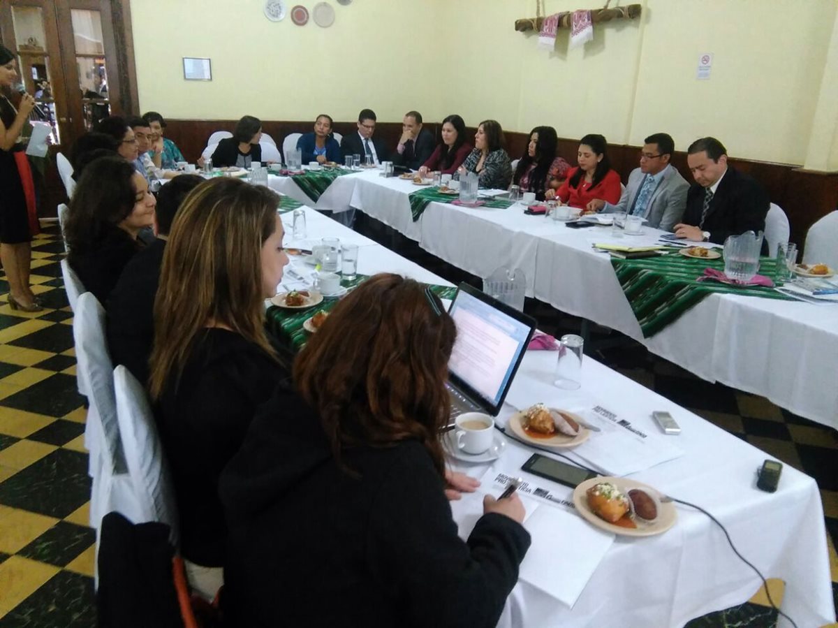 Varias organizaciones discutieron sobre la iniciativa de aceptación de pruebas (Foto Prensa Libre: Estuardo Paredes)