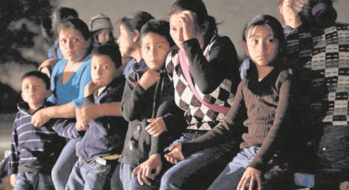 En julio último hubo un repunte en los arrestos de familias en fronteras de EE. UU.(Foto Prensa Libre: AP)