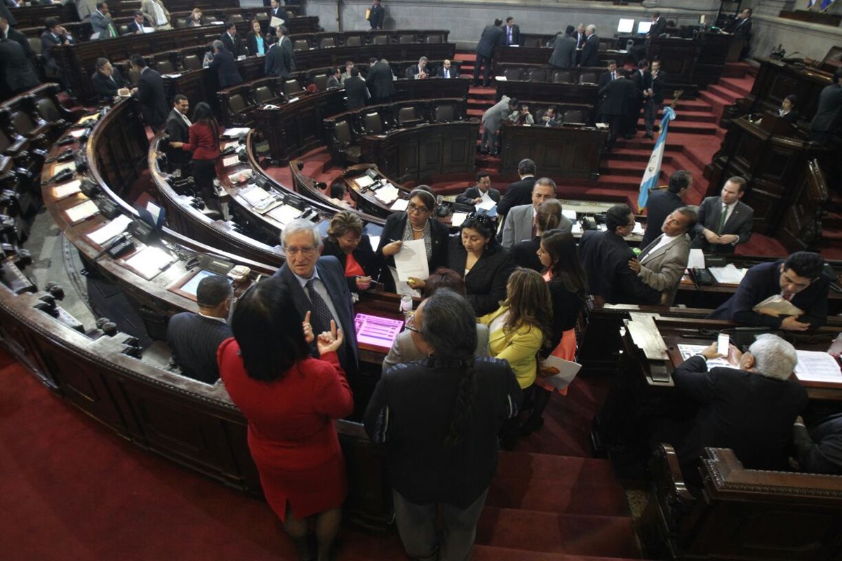 Primera sesión de los diputados, luego del receso parlamentario (Foto Prensa Libre: Erick Ávila)